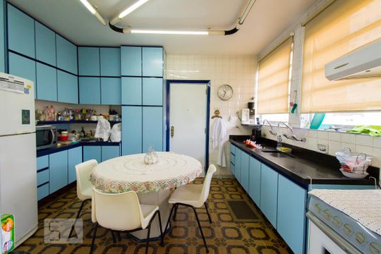 Cozinha de apartamento à venda com 3 quartos, 200m² em Vila Mariana, São Paulo