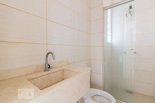 Banheiro de apartamento para alugar com 1 quarto, 37m² em Cristal, Porto Alegre