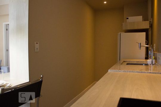 Cozinha de apartamento para alugar com 2 quartos, 69m² em Barra da Tijuca, Rio de Janeiro