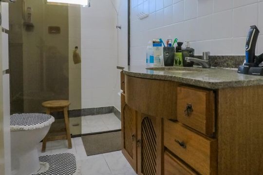Banheiro de apartamento à venda com 2 quartos, 58m² em Cambuci, São Paulo