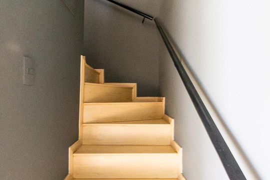 Escada de apartamento para alugar com 1 quarto, 45m² em Pinheiros, São Paulo