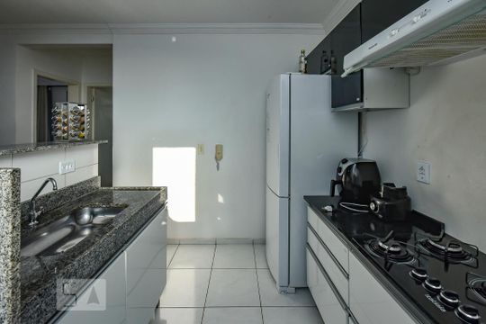 Cozinha de apartamento para alugar com 2 quartos, 50m² em Estrela do Oriente, Belo Horizonte