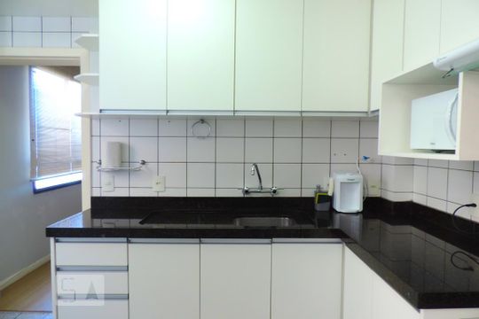 Cozinha de apartamento para alugar com 2 quartos, 80m² em Agronômica, Florianópolis