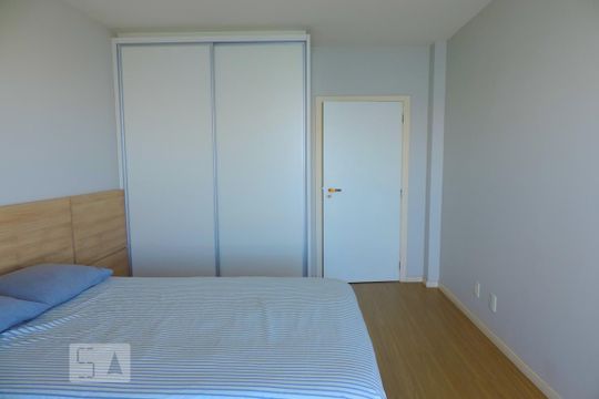 Suite 1 - Armarios de apartamento para alugar com 2 quartos, 80m² em Agronômica, Florianópolis