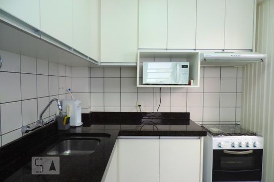 Cozinha de apartamento para alugar com 2 quartos, 80m² em Agronômica, Florianópolis