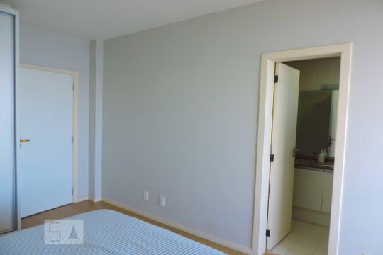 Suite 1 de apartamento para alugar com 2 quartos, 80m² em Agronômica, Florianópolis
