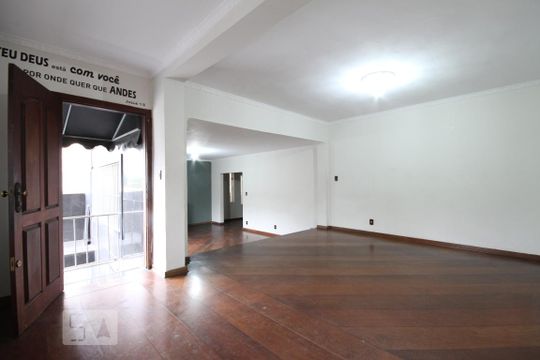 Casa à venda com 4 quartos, 300m² em Vila Brasilio Machado, São Paulo