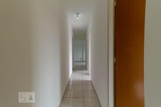 Corredor de apartamento para alugar com 3 quartos, 65m² em Piedade, Rio de Janeiro