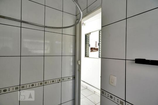 Banheiro de kitnet/studio para alugar com 1 quarto, 50m² em Perdizes, São Paulo