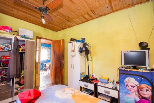 Quarto 2 de casa à venda com 5 quartos, 160m² em Sarandi, Porto Alegre