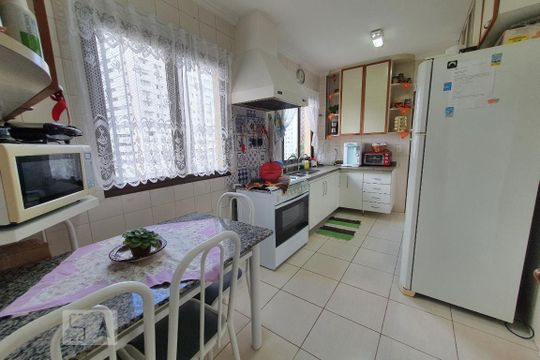 Cozinha de apartamento para alugar com 3 quartos, 140m² em Vila Suzana, São Paulo