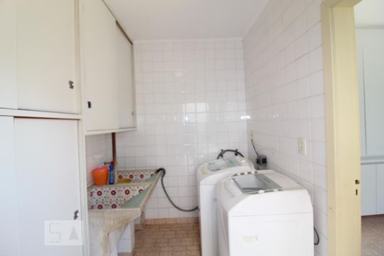 Área serviço de casa à venda com 3 quartos, 500m² em Santa Maria, São Caetano do Sul