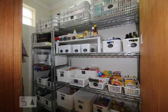 Despensa de casa à venda com 4 quartos, 240m² em Cerâmica, São Caetano do Sul