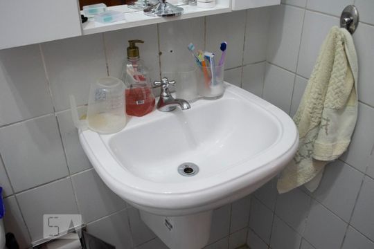 BANHEIRO de casa à venda com 7 quartos, 161m² em Vila Bonilha, São Paulo