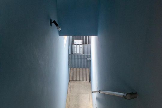 ESCADAS ENTRADA LATERAL de casa à venda com 7 quartos, 161m² em Vila Bonilha, São Paulo