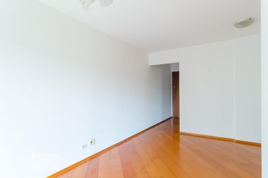 Sala de apartamento para alugar com 3 quartos, 72m² em Chácara Inglesa, São Paulo