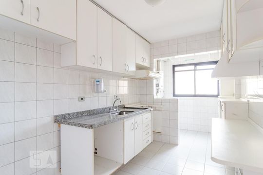 Cozinha de apartamento para alugar com 3 quartos, 72m² em Chácara Inglesa, São Paulo