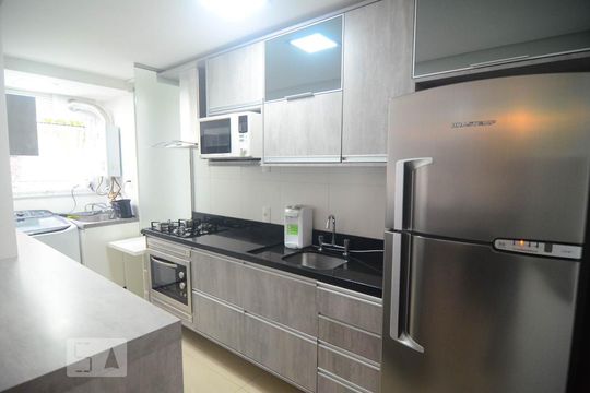 Cozinha de apartamento à venda com 2 quartos, 68m² em Marechal Rondon, Canoas