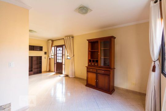 Sala de Estar de casa para alugar com 3 quartos, 198m² em São Judas, São Paulo