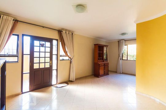 Sala de Estar de casa para alugar com 3 quartos, 198m² em São Judas, São Paulo