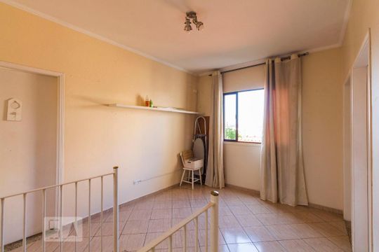 Hall dos quartos de casa para alugar com 3 quartos, 198m² em São Judas, São Paulo