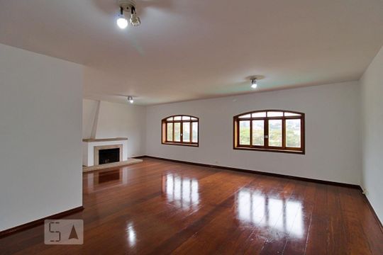 Casa à venda com 4 quartos, 484m² em Jardim Leonor, São Paulo