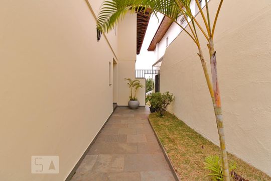 Entrada de casa à venda com 4 quartos, 484m² em Jardim Leonor, São Paulo