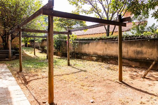 Quintal de casa à venda com 4 quartos, 375m² em Jardim Atlântico, Belo Horizonte
