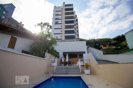 Fachada de apartamento para alugar com 2 quartos, 75m² em João Paulo, Florianópolis