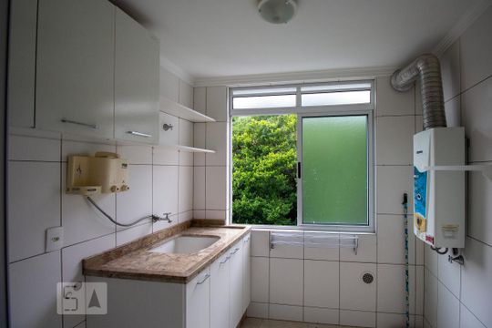 Area de serviço de apartamento para alugar com 2 quartos, 75m² em João Paulo, Florianópolis