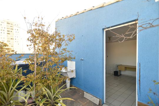 Terraço - espaço gourmet porta do quarto da edícula - piso superior entre casa e edícula de casa para alugar com 6 quartos, 417m² em Vila Prudente, São Paulo