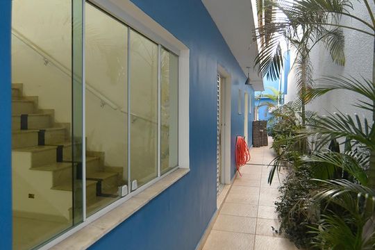 Corredor - quintal - piso inferior de casa para alugar com 6 quartos, 417m² em Vila Prudente, São Paulo