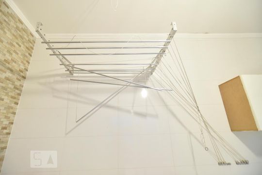 Área de serviço - varal basculante de casa para alugar com 6 quartos, 417m² em Vila Prudente, São Paulo
