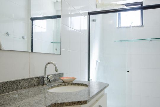 Banheiro Corredor de apartamento para alugar com 2 quartos, 74m² em Jardim Placaford - Edif. San Gabriel, Salvador