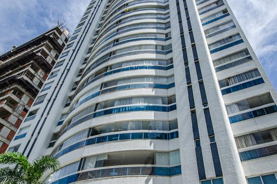 Fachada do Condomínio de apartamento para alugar com 3 quartos, 196m² em Pituba, Salvador