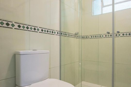 Banheiro de apartamento à venda com 3 quartos, 59m² em Cristo Redentor, Porto Alegre