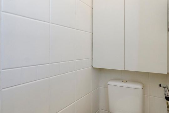 Banheiro de kitnet/studio para alugar com 1 quarto, 45m² em Estoril, Belo Horizonte