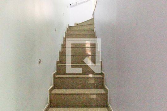 Escada de casa à venda com 3 quartos, 140m² em Jardim Trussardi, São Paulo