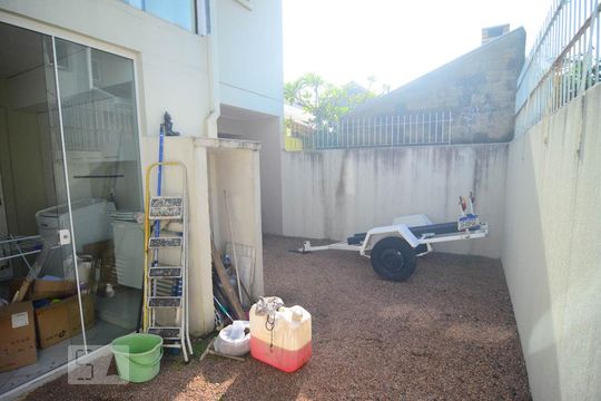 Pátio de casa à venda com 4 quartos, 250m² em Estância Velha, Canoas