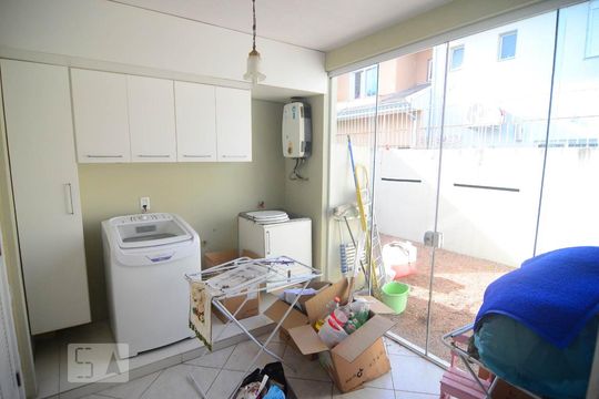 Área de serviço de casa à venda com 4 quartos, 250m² em Estância Velha, Canoas