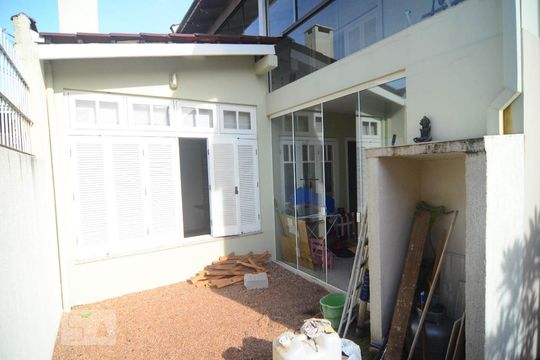 Pátio de casa à venda com 4 quartos, 250m² em Estância Velha, Canoas