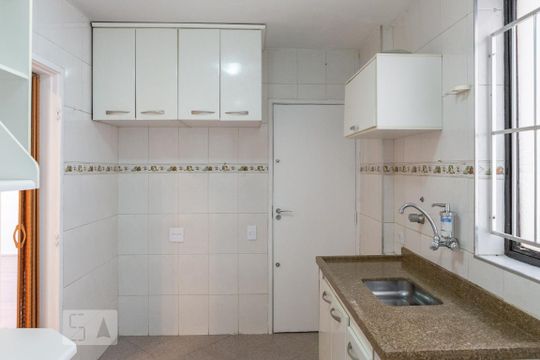 Cozinha de apartamento à venda com 2 quartos, 90m² em Água Branca, São Paulo