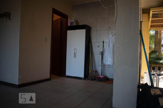 Garagem de casa à venda com 4 quartos, 224m² em Medianeira, Porto Alegre