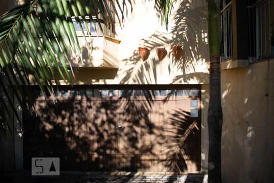 Fachada de casa à venda com 4 quartos, 224m² em Medianeira, Porto Alegre