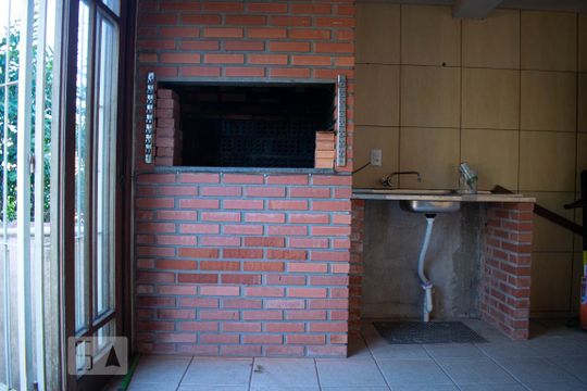 Churrasqueira de casa à venda com 4 quartos, 224m² em Medianeira, Porto Alegre