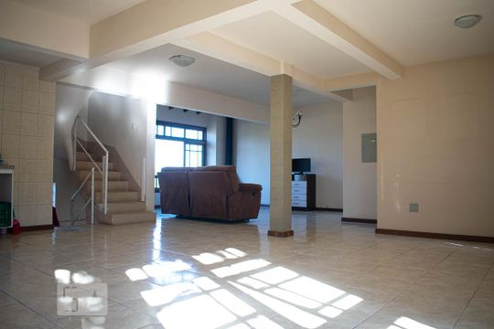 Casa à venda com 4 quartos, 224m² em Medianeira, Porto Alegre