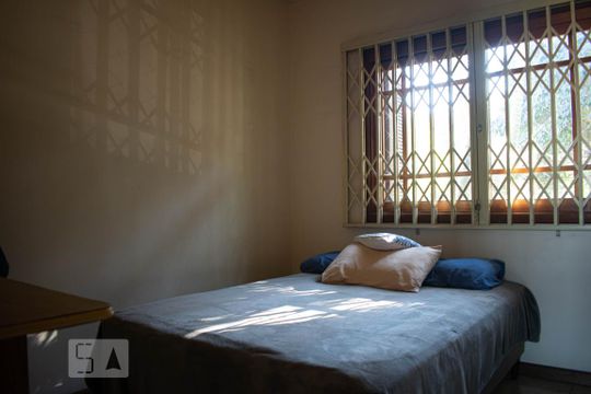 Quarto 1 de casa à venda com 4 quartos, 224m² em Medianeira, Porto Alegre