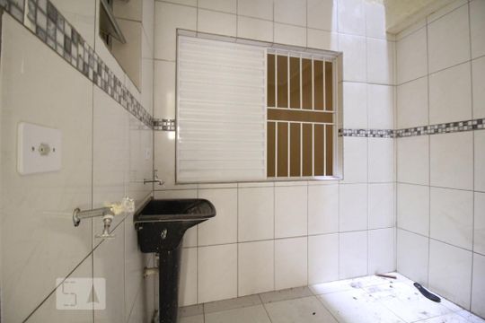 banheiro de apartamento para alugar com 2 quartos, 55m² em Vila Brasilina, São Paulo