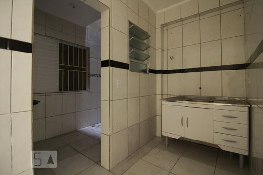 Cozinha de apartamento para alugar com 2 quartos, 55m² em Vila Brasilina, São Paulo