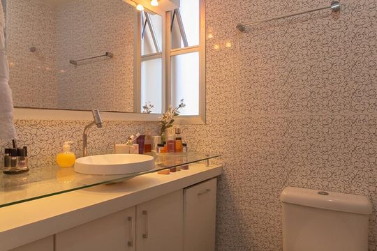 banheiro social de apartamento à venda com 3 quartos, 69m² em Jardim Carvalho, Porto Alegre
